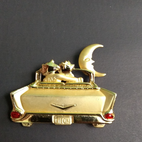 Jewelry - 🌵Cat jewelry brooch pin 2 cats in the car signed
